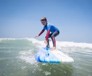 学生参与科学实验